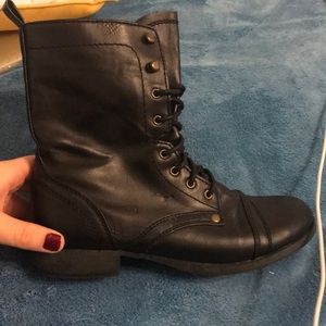 Combat boots